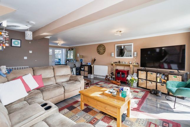 1, Sidlesham Close, Hayling Island photo 3