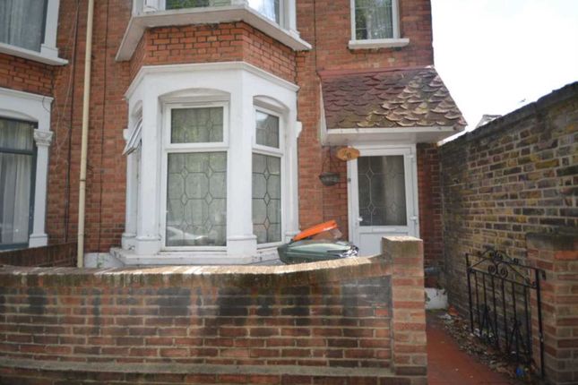Room to rent in St`Mary Street, Plaistow