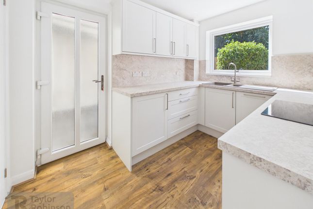 21, Windmill Court, Crawley photo 3