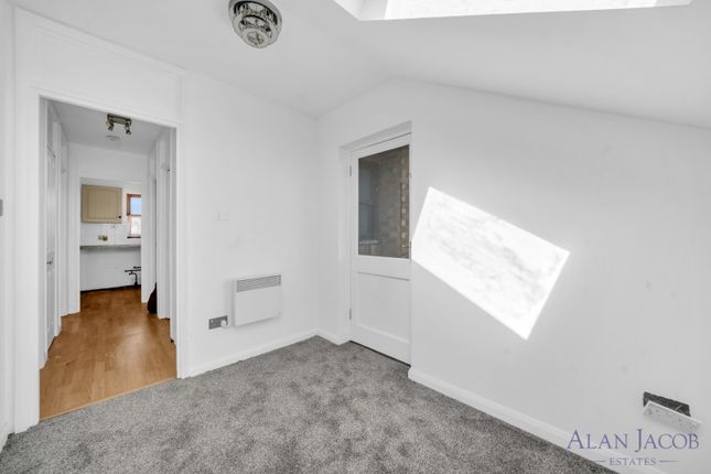 Flat 7, Stephens Court, London photo 3