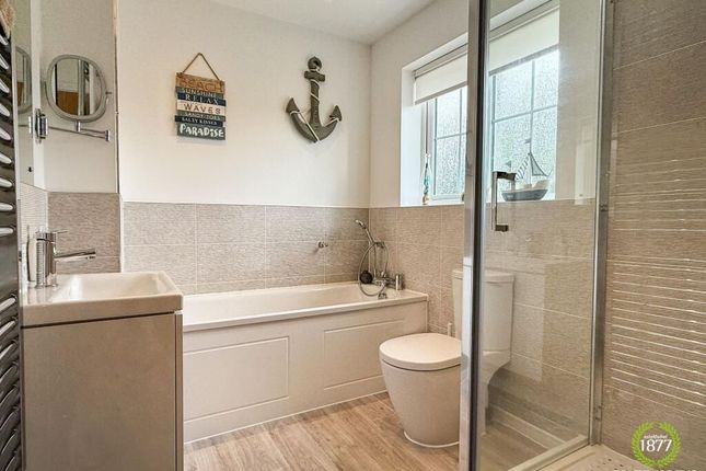 204 Gilbert Road, Grays photo 3