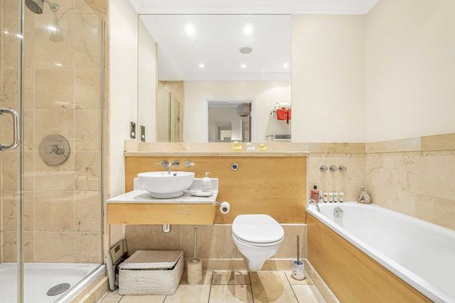 Flat for sale in Whitcome Mews, Kew, Richmond