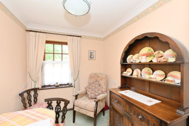 3, Farmadine House, Saffron Walden photo 3