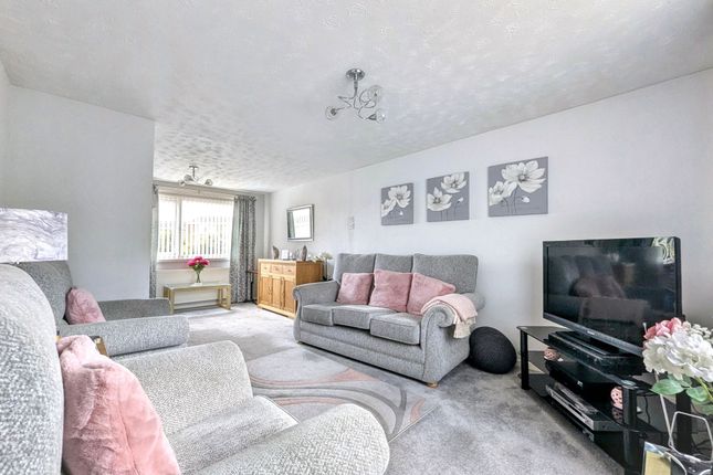16, Eastfields, Stanley photo 3