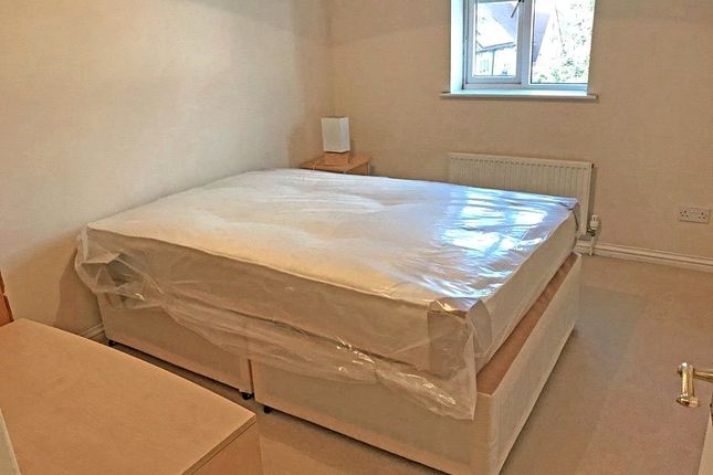 18, Pimento Court, South Ealing photo 4