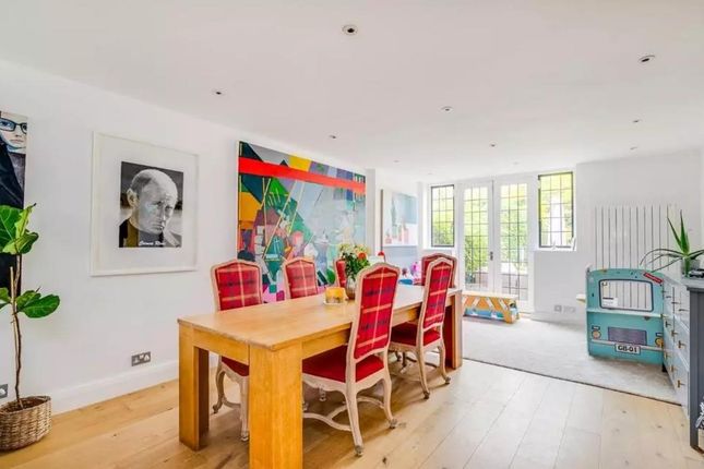 14, Raeburn Close, London photo 4