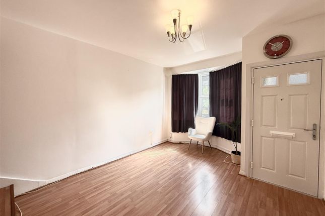 17, Balliol Road, London photo 2