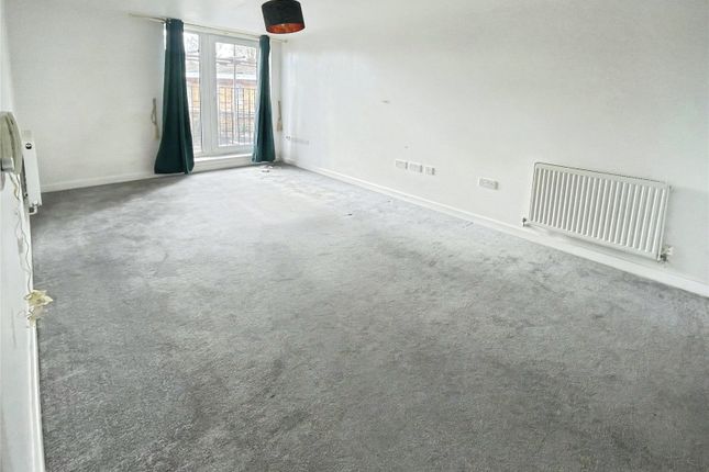 Flat 6, Krueger House, 102, Martins Road, Bromley photo 2