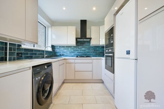 87, Rougemont Avenue, Morden photo 3