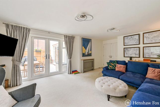 22, Magnolia Walk, Romsey photo 4