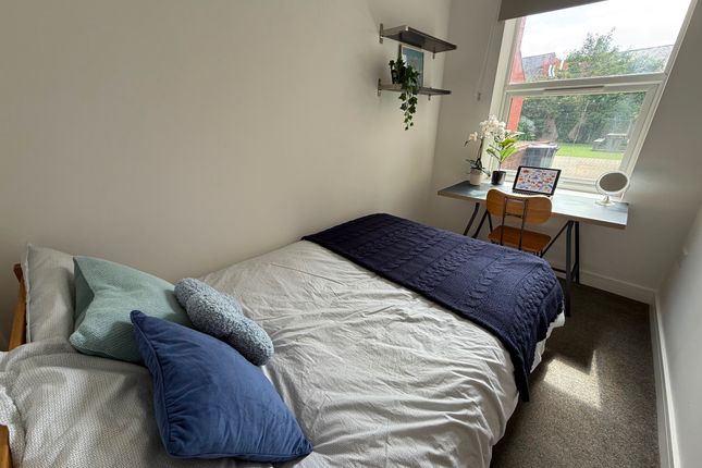 Flat 8a, Charnwood Grove photo 4