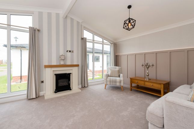 47 Beach Court Park, Whitstable photo 2