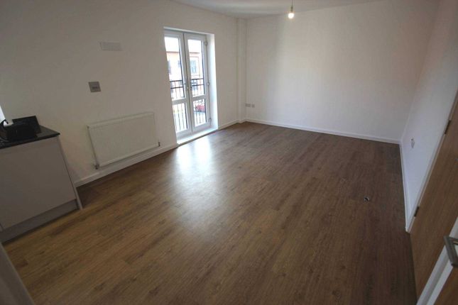 Flat to rent in Lower Broughton Road, Broughton