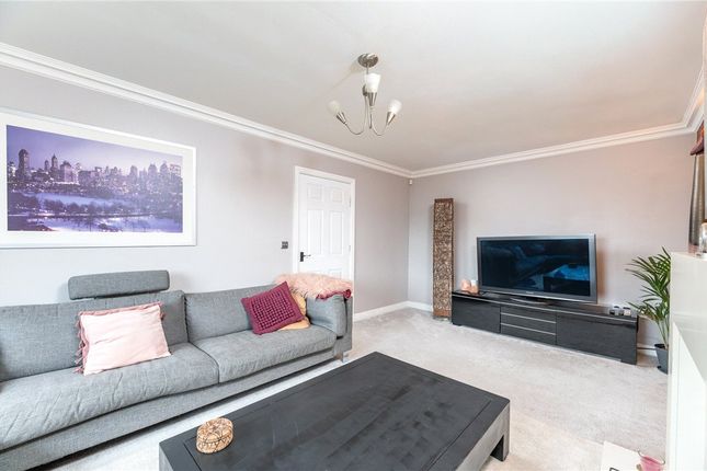 17, Upper Green Drive, Wakefield photo 4