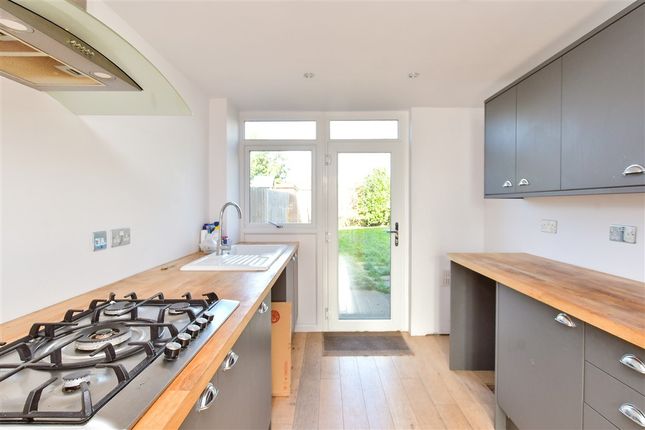 Hythe Crescent, Seaford photo 3