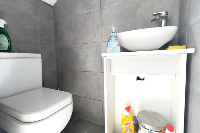 55, Boundaries Road, Feltham photo 4