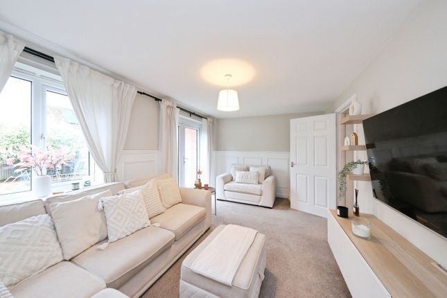 11, Lightning Grove, Nottingham photo 2