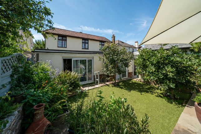 10-bed house on Railway Cottage, 26 Victoria Avenue, Swanage, £950,000