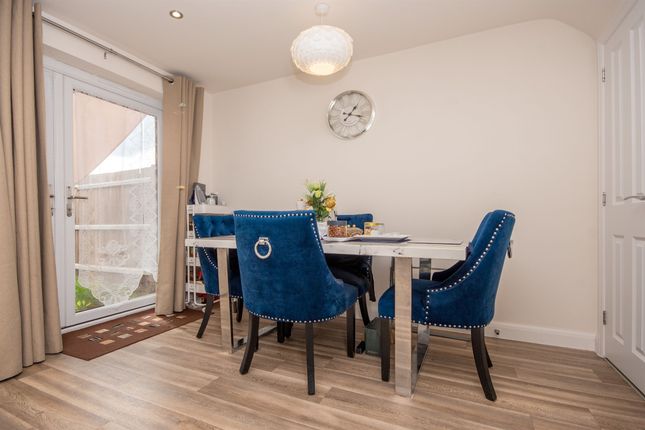 52, Brockhall Crescent, Kettering photo 4