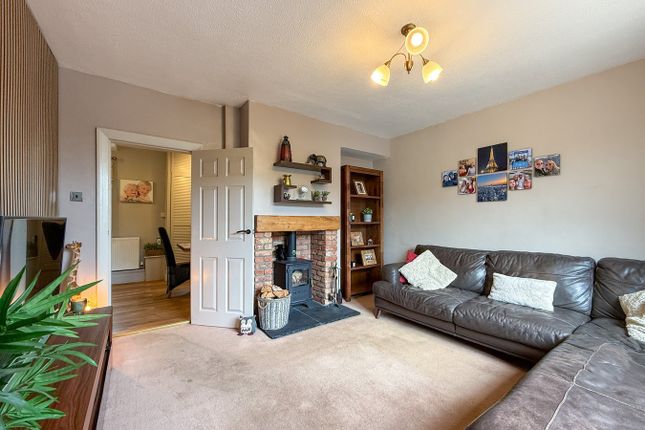 32, West Avenue, Holmfirth photo 2