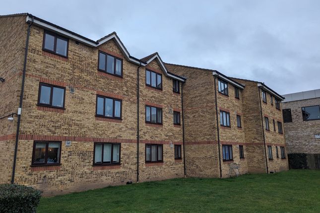 Flat for sale in Tolpits Lane, Watford