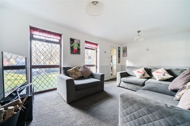 19, Iris Close, Kent photo 3