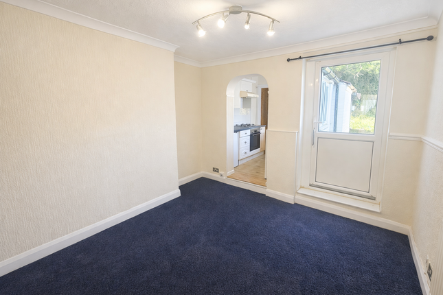 75, Maidstone photo 4
