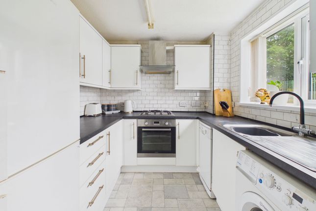 119 Greenacres, Barry photo 4