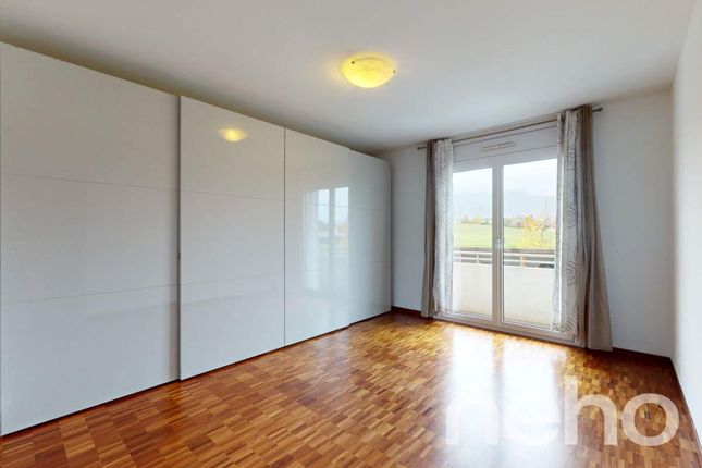 Apartment for sale in Eysins, Canton De Vaud, Switzerland