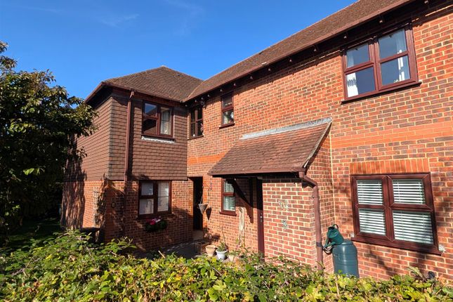2-bed house on 50, Farm View Drive, Basingstoke, £80,000