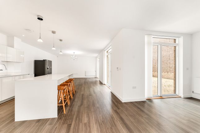 Kitchen / Dining Area
