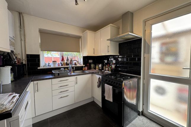 4, Whistler Close, Crawley photo 5