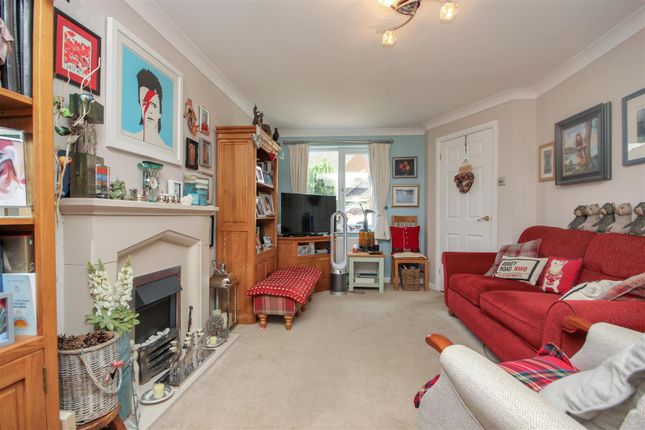 3, Lilac Grove, Rushden photo 3