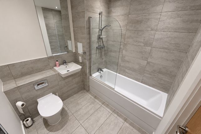 Griffin Court, Luton photo 4