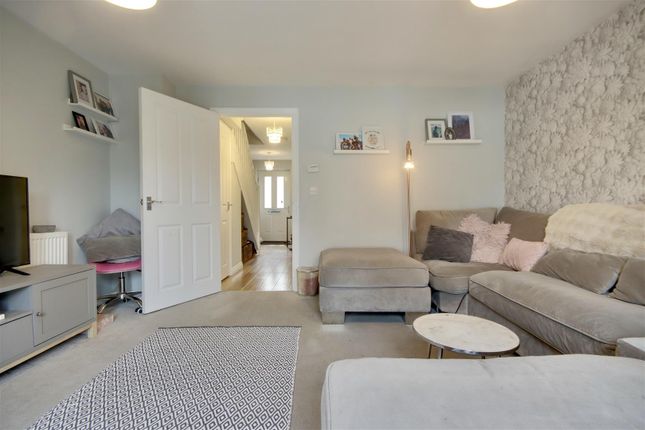 20, Owen Close, Fareham photo 3
