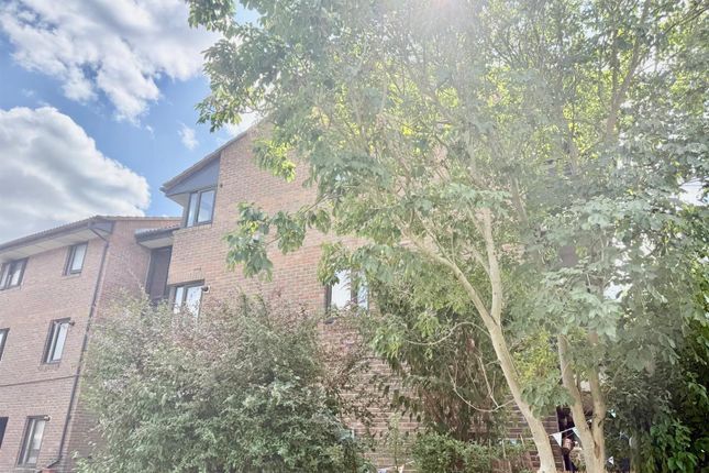*45, Brassey Road, London photo 2