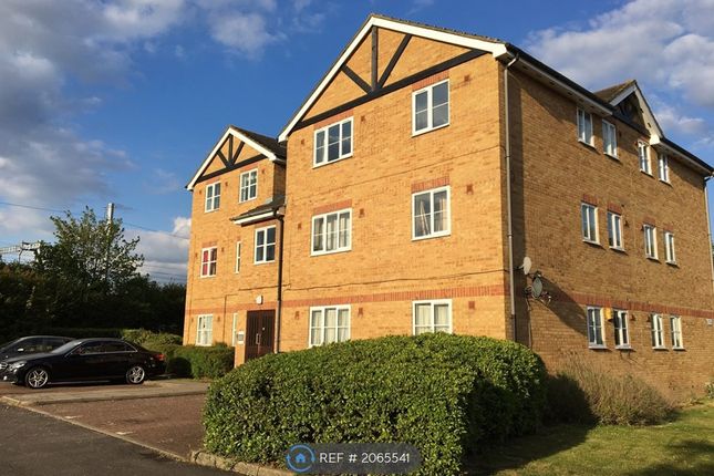 Flat to rent in Maplin Park, Slough