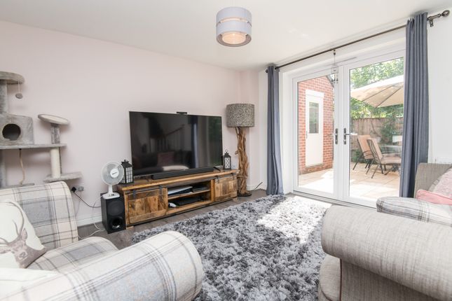32 St. Nicholas Close, Exeter photo 4