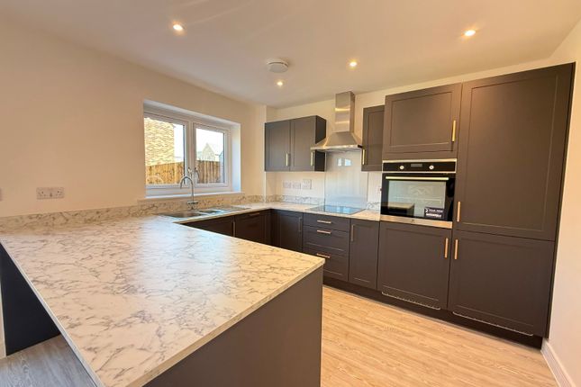 14, Gault Crescent, Cambridgeshire photo 3