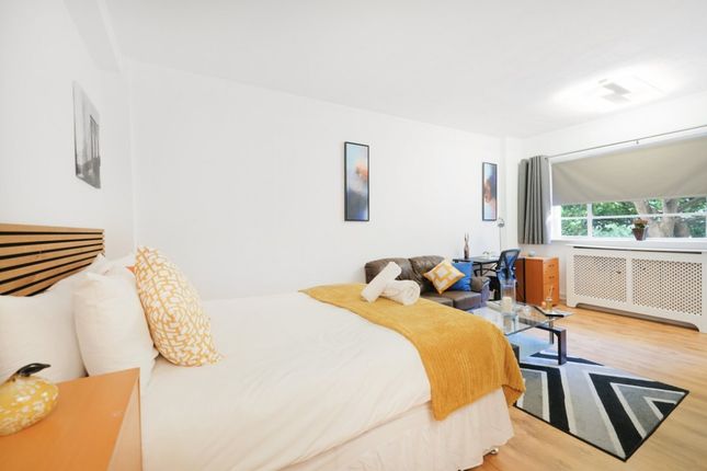 Flat 21, Broadwalk Court, 79, Palace Gardens Terrace, London photo 3