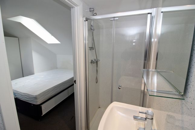 Room 8, 79, Waverley Road, Warwickshire photo 4