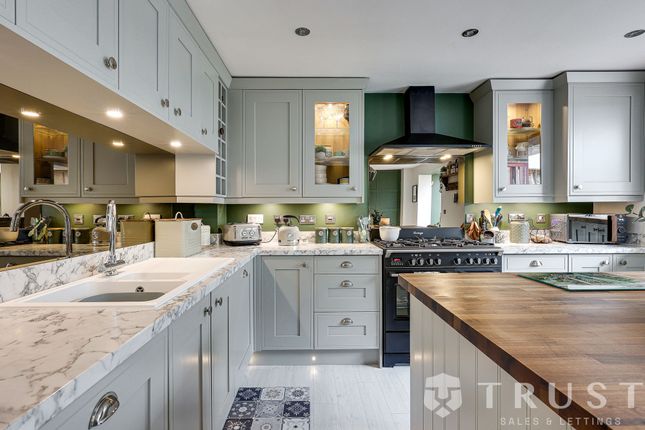 28 Springfield Court, Liversedge photo 4