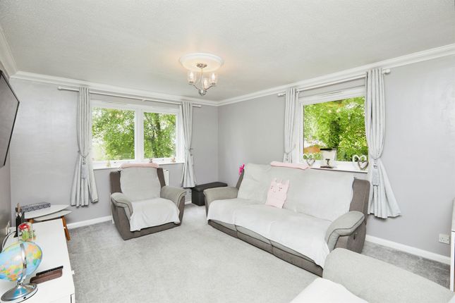 Flat for sale in Hall Park Close, Littleover, Derby