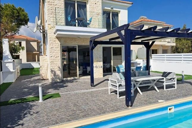 Link-detached house for sale in Mazotos, Cyprus