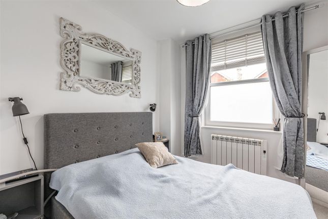 Flat for sale in Station Road, Addlestone