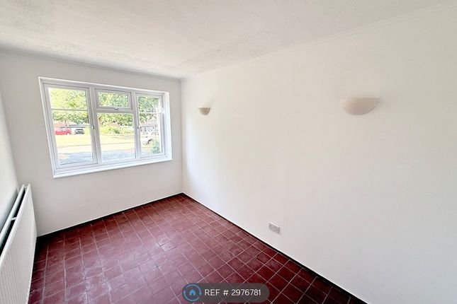 Eston Court, Bradville, Milton Keynes photo 3
