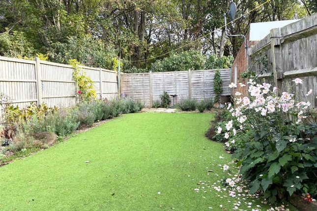 99, Dean Gardens, Portslade photo 2