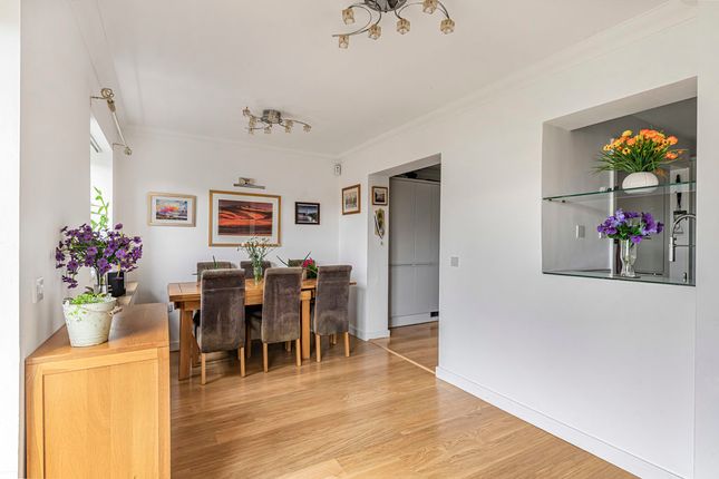 16, Tyron Way, Sidcup photo 4