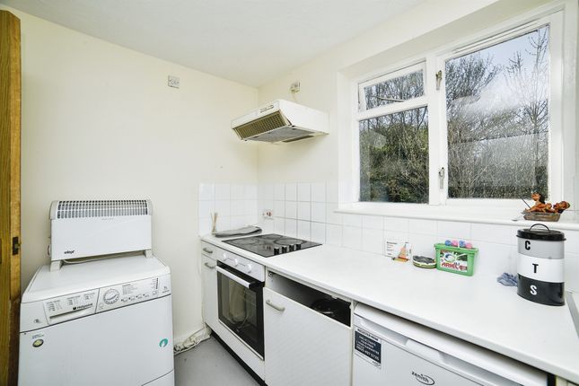Flat for sale in Rabournmead Drive, Northolt
