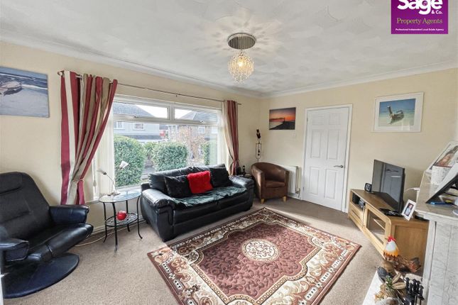 29, Hillcrest, New Inn Pontypool photo 2